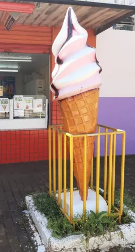 Expositor Sorvetão de Fibra para Divulgação de Sorveteria