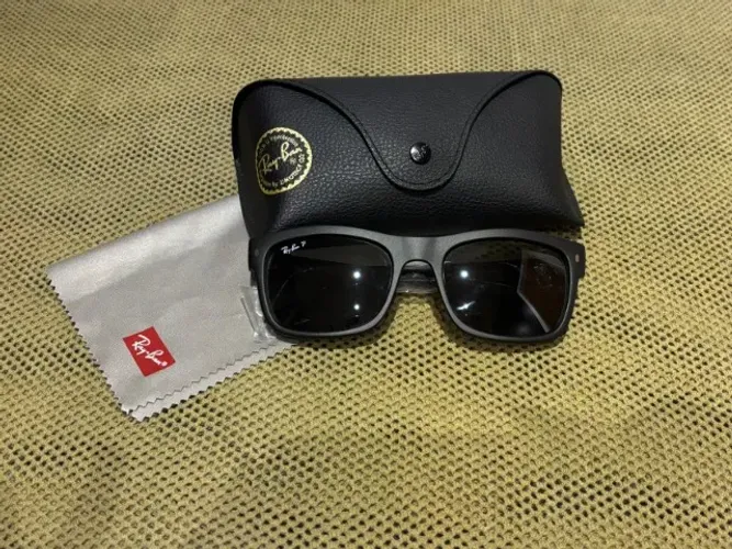 Oculos de sol Ray Ban modelo justin sport, lente polarizada.