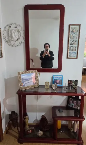 Aparadoro com espelho