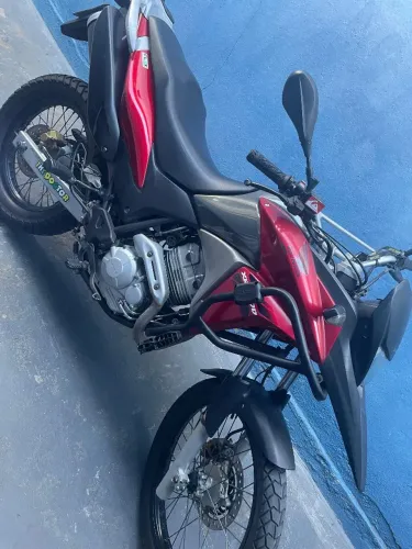 Vendo XRE 300 com manual e chave reserva!