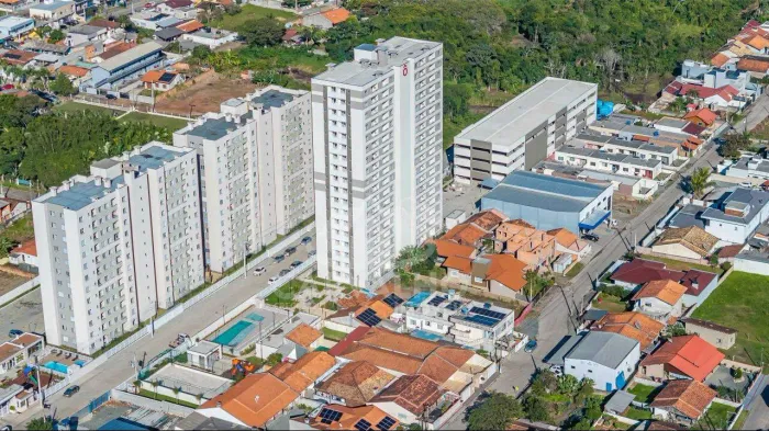 Apartamento novo em andar alto no Cerro Beach Club, próximo ao mar em Itajuba