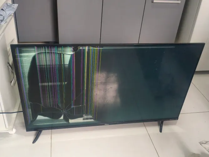 Vendo tv com tela quebrada !
