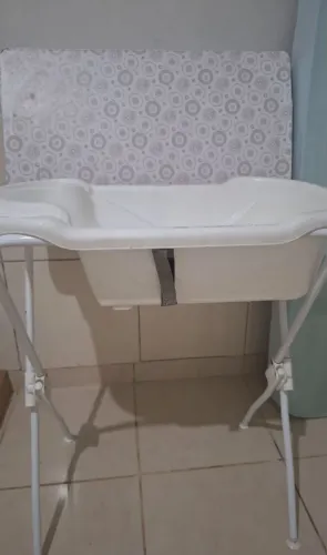 Banheira com trocador e rede de apoio