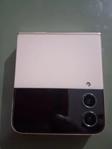 Celular Z flip 4