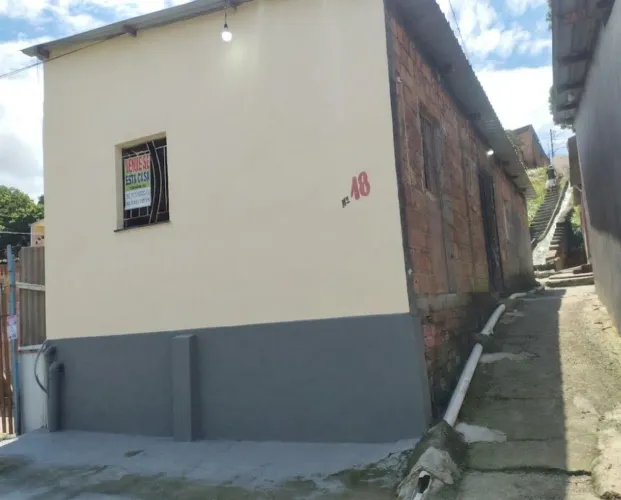 Vendo casa em BECO, bairro Tancredo Neves