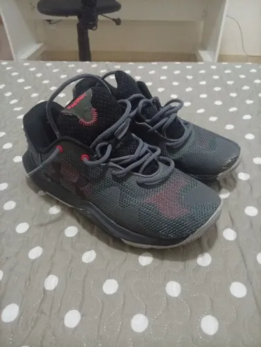 Tênis Under Armour Buzzer Preto E Cinza