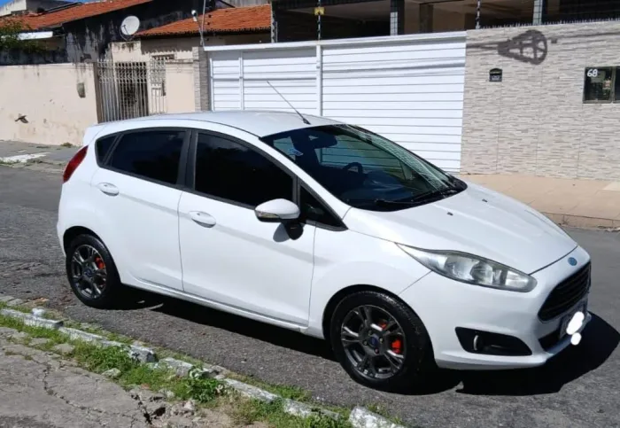 Ford Fiesta 1.6 16V Flex Aut. 5P 2014