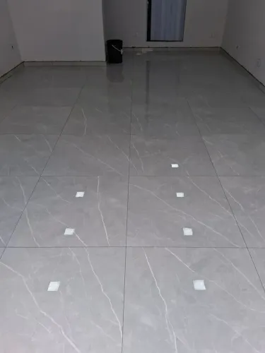 pedreiro de acabamento profissional