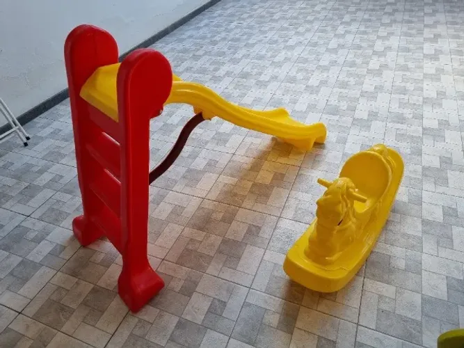 Kit Brinquedos Infantil: Escorregador Médio + Gangorra Cavalinho Plástico
