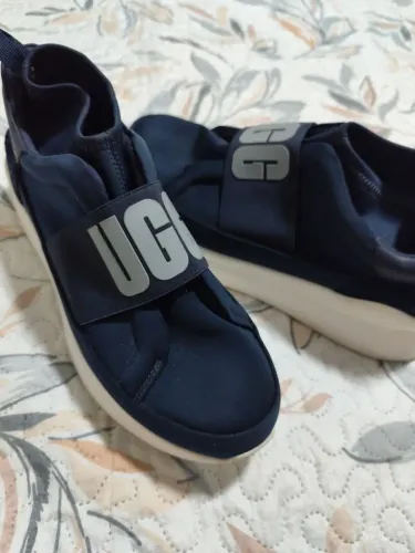 Tênis feminino UGG