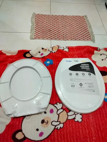 Vendo estes dois acento de vaso sanitário