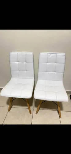Par de Cadeiras Estofadas