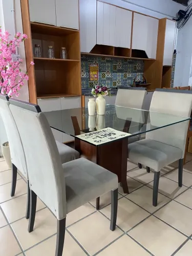 Mesa de janta c/ 4 cadeiras