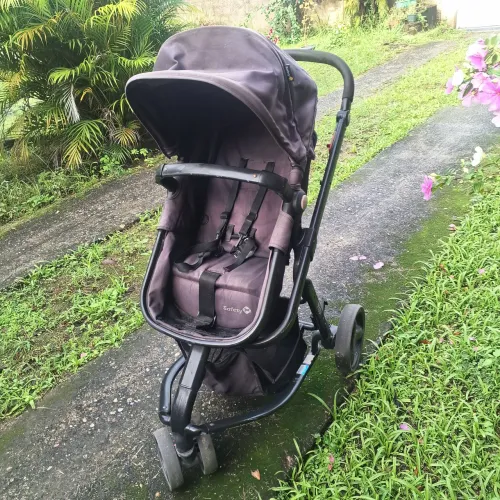 Vendo um Carrinho de Bebê da Marca Travel Syster Safety 1st