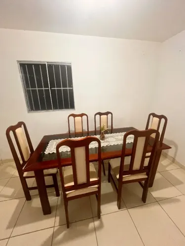 Mesa de jantar quadrada + 6 cadeiras