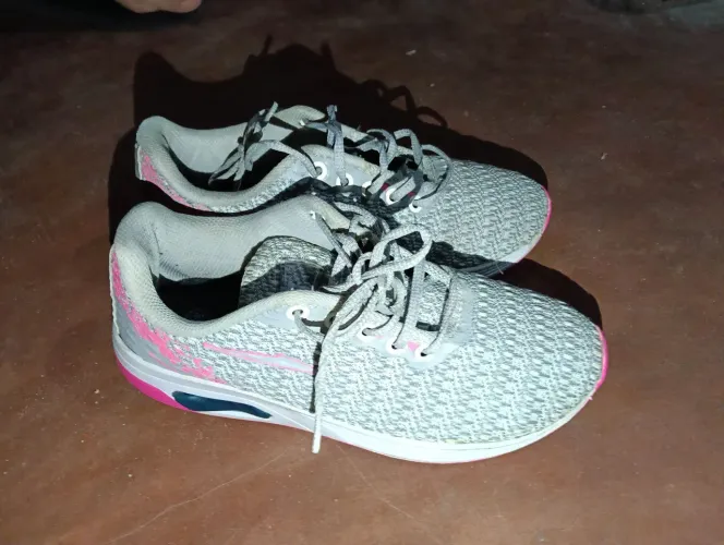 Tênis marca Adidas