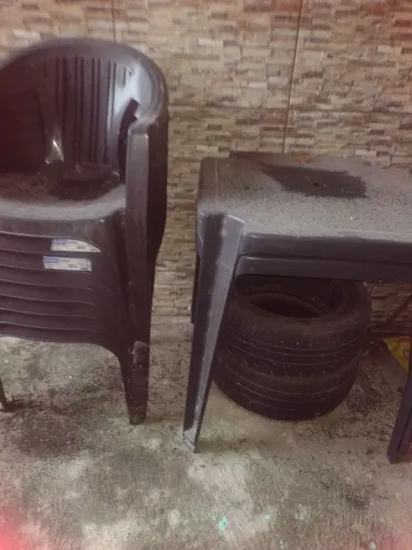 Jogo de cadeiras plástico 