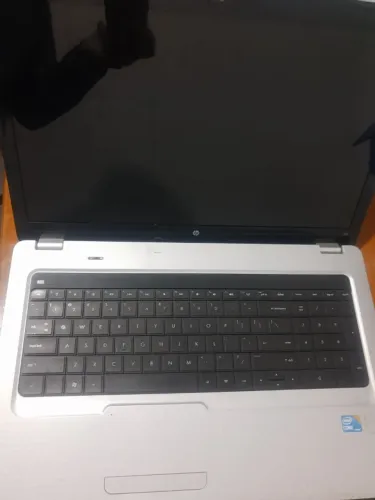 Notebook Hp Core i3, 4gb ram, hd 500 tela 17 ( tela quebrada)