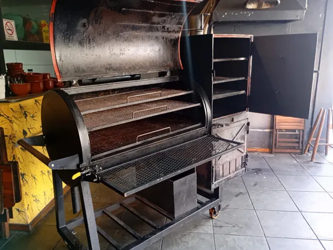 Pit smoker com forno