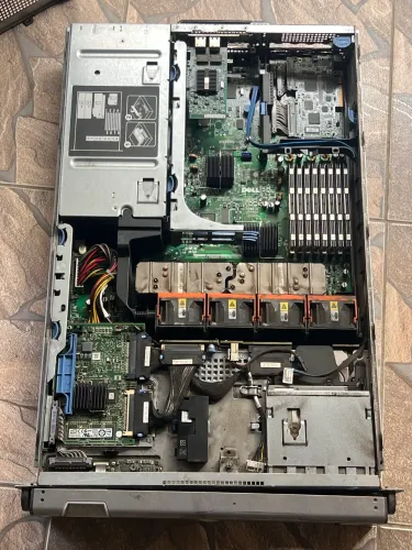 SERVIDOR DELL POWEREDGE 2950 III - SEMINOVO - FUNCIONANDO 32Gb- RAM - 2 xeon - 6 hd 300gb