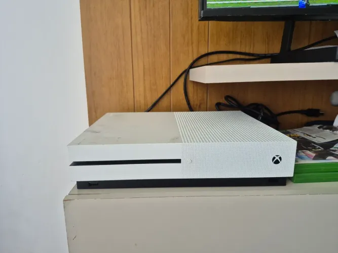 Vendo Xbox ONE 1 TB, foi revisado feito limpeza e troca da pasta térmica
