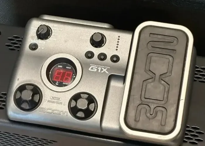 Pedaleira de Guitarra G1X Zoom