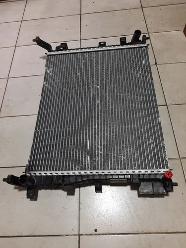 Radiador Nissan march Versa original