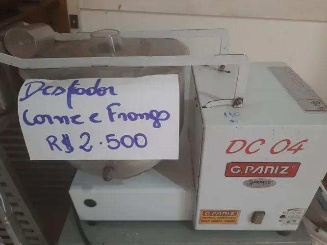 Máquina desfiadora inox (Desfia frango e carne)