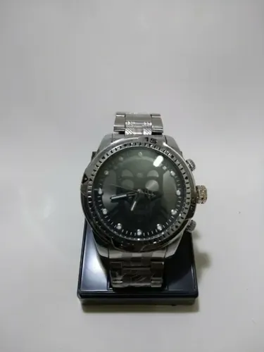 Relógio fundo caveira masculino com pulseira em aço