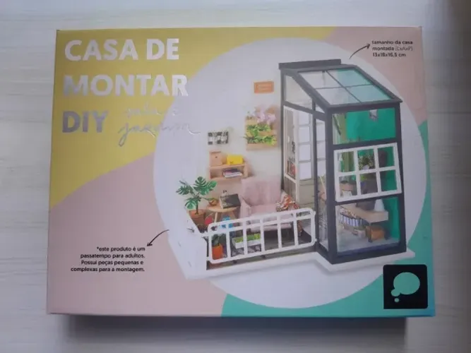Casa de Montar DIY Sala e Jardim Imaginarium Com Luz - 13x18x16,5 cm