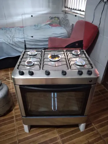 Vende-se fogão 5 bocas inox 399$$ pra vender logo 