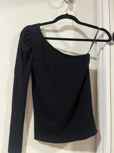 Blusa de uma manga só preta