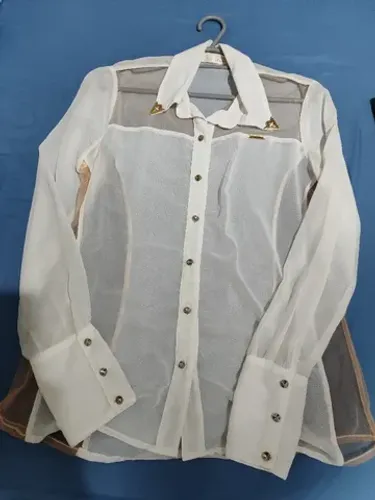 Camisa nova, usada apenas uma vez