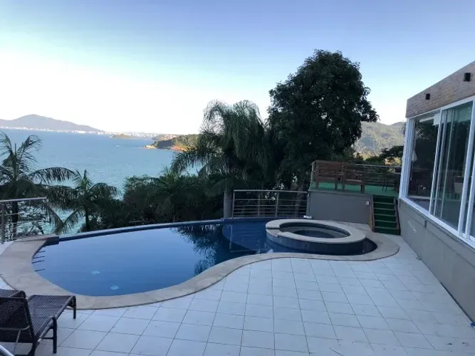 CONDOMÍNIO HORIZONTAL COSTA AZUL - CASA COM VISTA MAR NA PRAIA DO ESTALEIRO - BALNEÁRIO CA