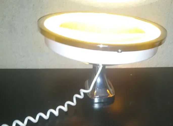 VENDE -SE ESPELHO AUMENTO ILUMINADOR MAQUIAGEM SOBRANCELHA  VAI NA PAREDE