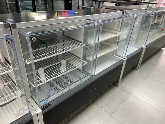 VITRINE REFRIGERADA QUENTE/FRIO 2 PLACAS - GELOPAR