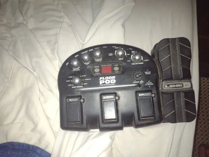 Vendo pedaleira floor pod LINE 6