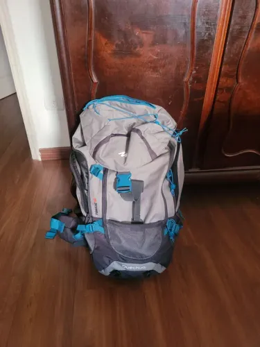 2 mochilas de acampamento.