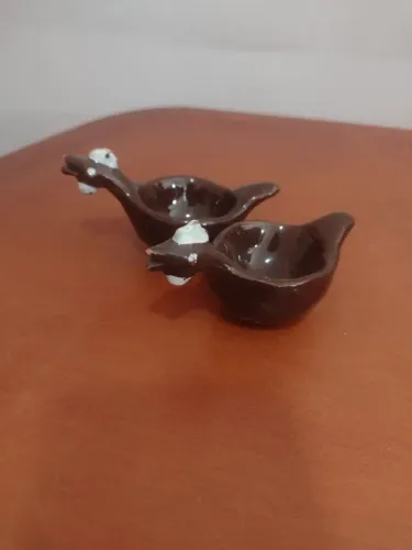 Porta-ovos de cerâmica em forma de galinha