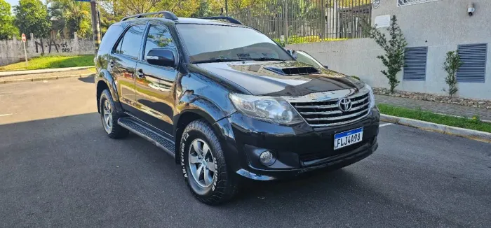 Toyota Hilux SW4 SRV D4-d 4X4 3.0 TDI Dies. AUT 2013