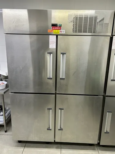 Refrigerador vertical, 4 portas menores, marca ALFATEC, LINHA 200