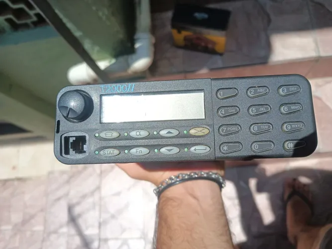 Rádio amador T2000/II 800mhz comercial editável saída serial pc