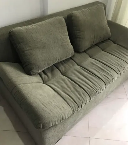 Sofá verde lindo e confortável 