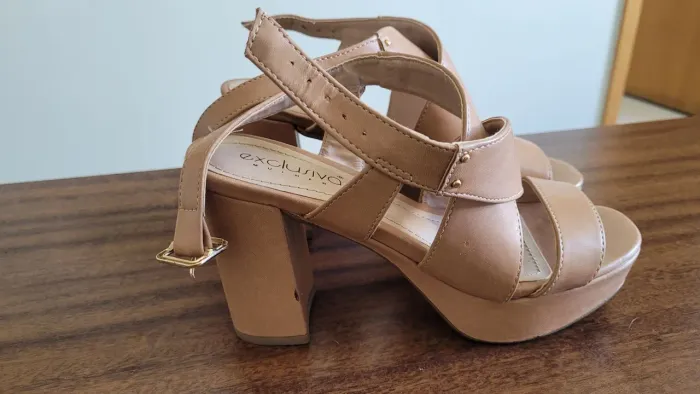 Sandália de couro n°34 da marca Exclusiva
