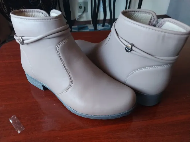 BOTA FEMININA DAKOTA, SEM USO, NÚMERO 39, MUITO CONFORTÁVEL!
