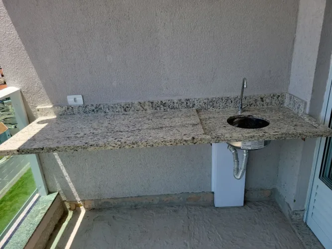 Pia com bancada e torneira 1,98m / 0,60m