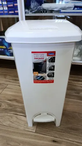 Lixeira Branca com Pedal Plasútil 48L REF. 2275 Polipropileno Resistente SUPER PROMOÇÃO