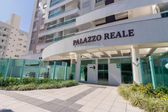 Apartamento em Barreiros - São José, SC