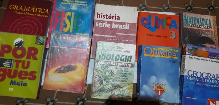 Livros didáticos do Ensino Médio