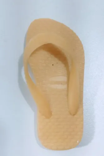 miniatura havaianas para chaveiro apenas o pe direito amarelo